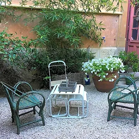 فندق مبيت وإفطار Une Nuit Au Chateau ليون